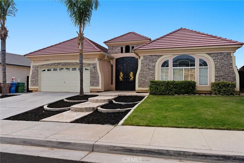 MLS #OC25224918 image #0