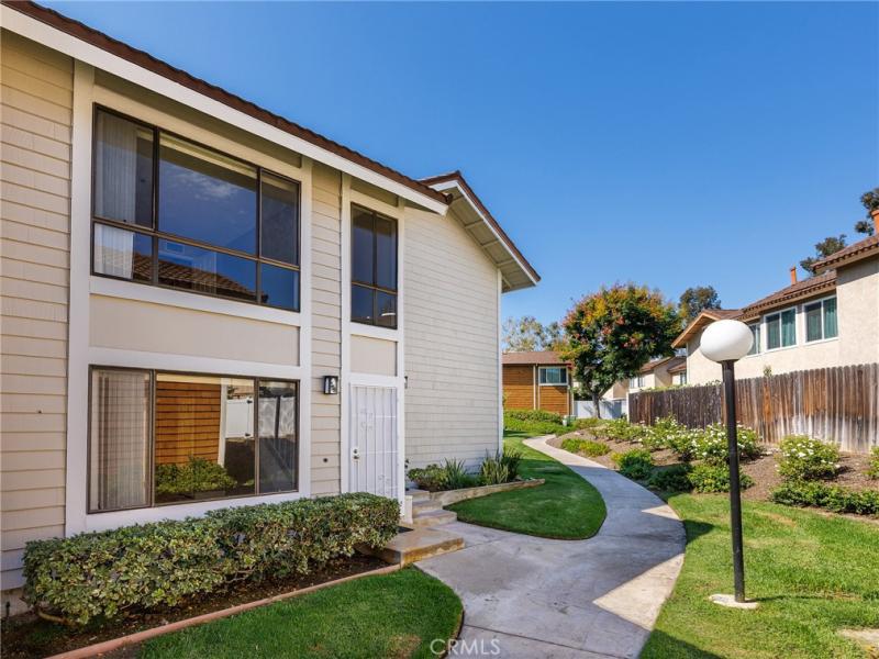 MLS #OC25225388 image #0