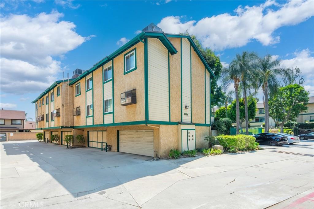 MLS #OC25225942 image #0