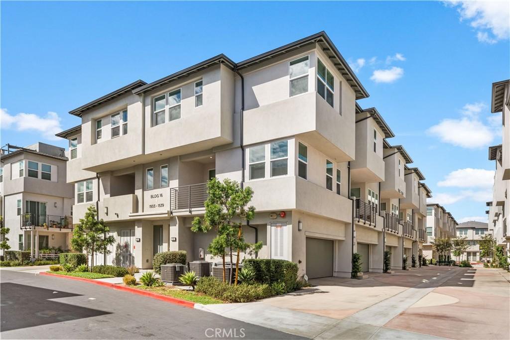 MLS #OC25225996 image #0