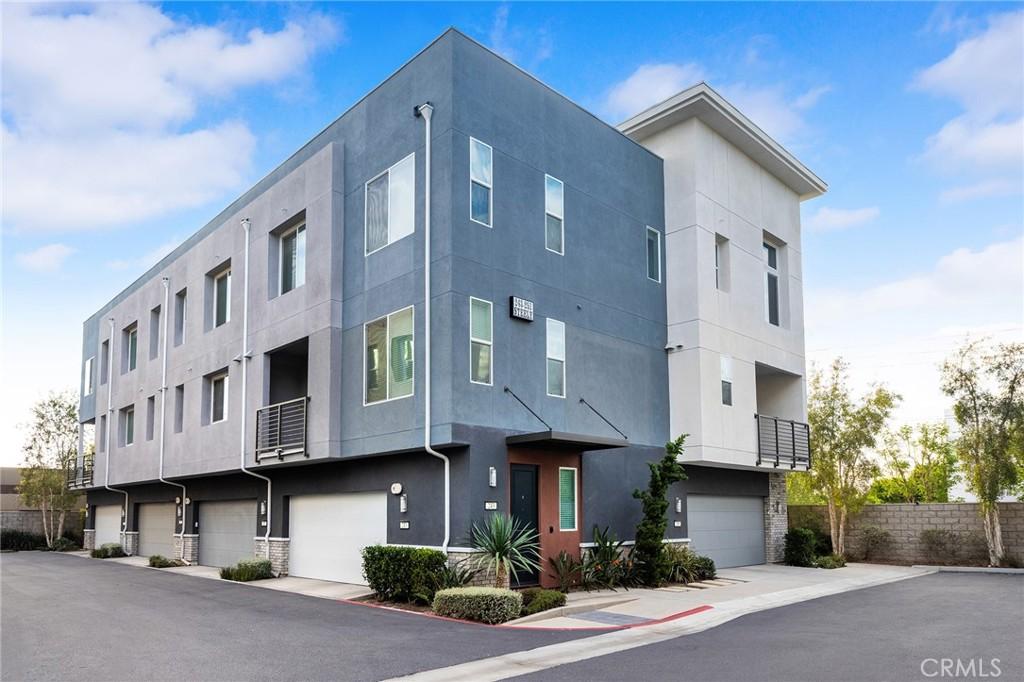 MLS #OC25226415 image #0