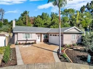 MLS #OC25228007 img 0