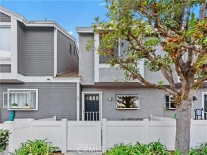 MLS #OC25229109 image #0