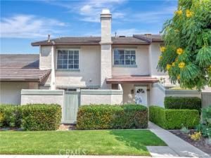 MLS #OC25229167 image #0