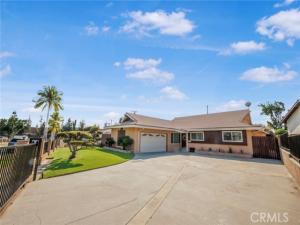 MLS #OC25229190 image #0