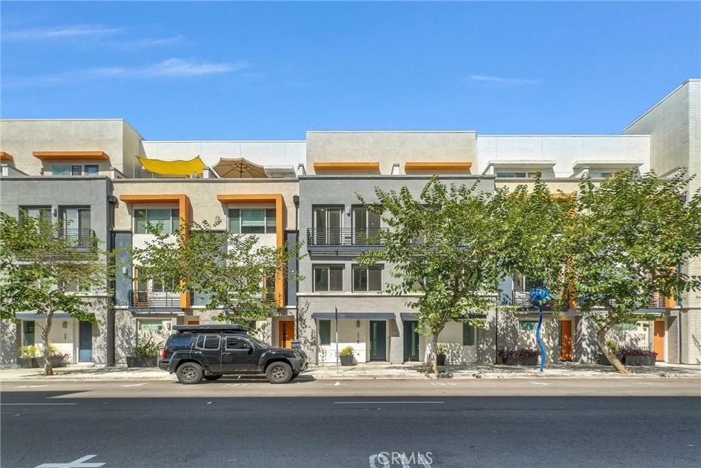 MLS #OC25229852 image #0