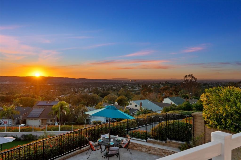 MLS #OC25231557 image #0