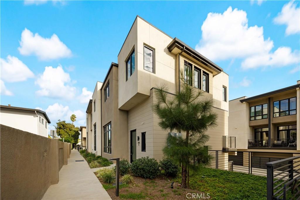 MLS #OC25231598 image #0