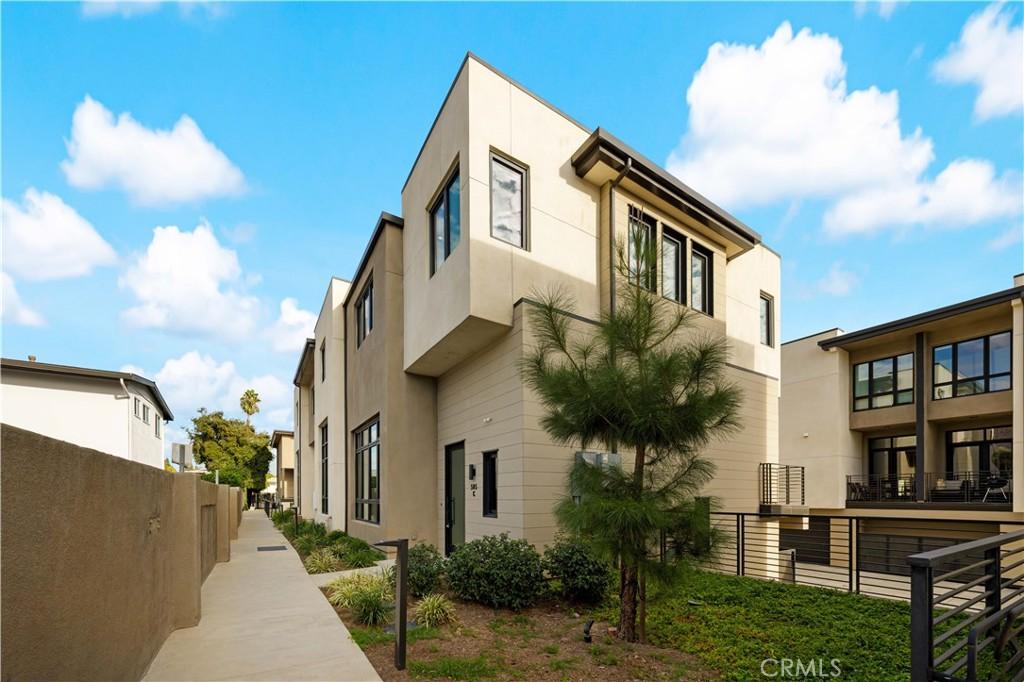 MLS #OC25231598 image #0