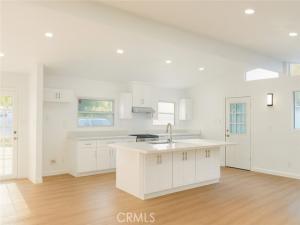 MLS #OC25231736 image #0