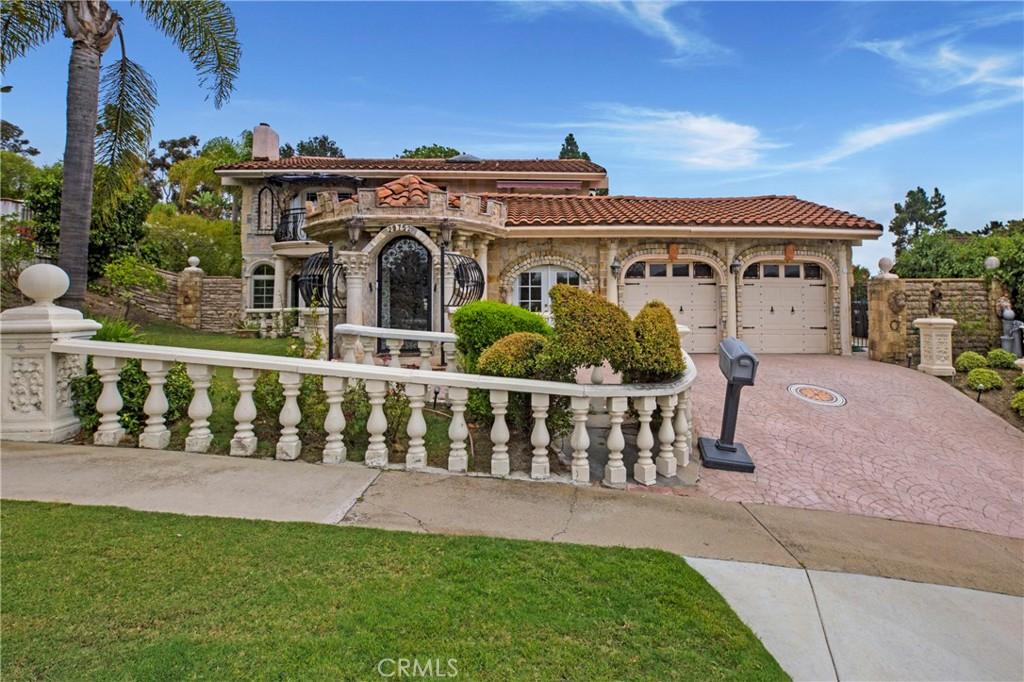 MLS #OC25232458 image #0