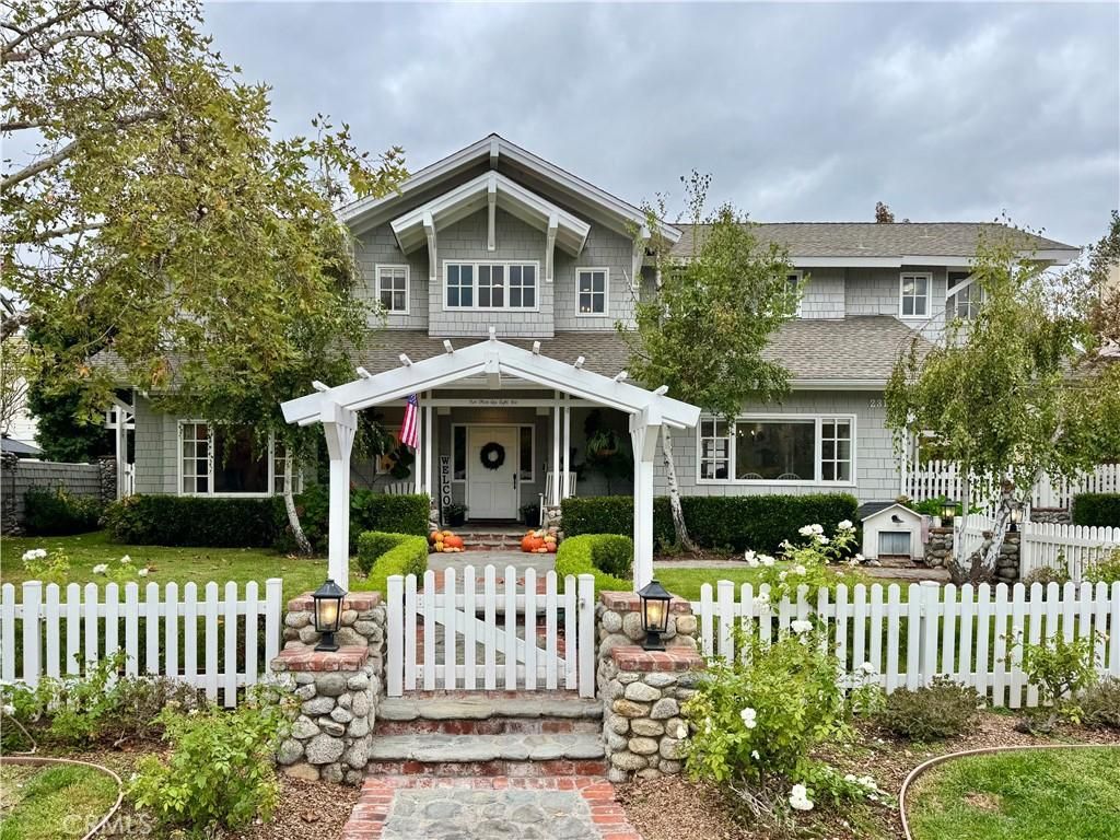 MLS #OC25232568 image #0