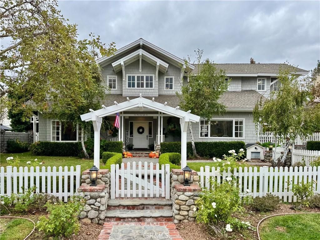 MLS #OC25232568 image #0