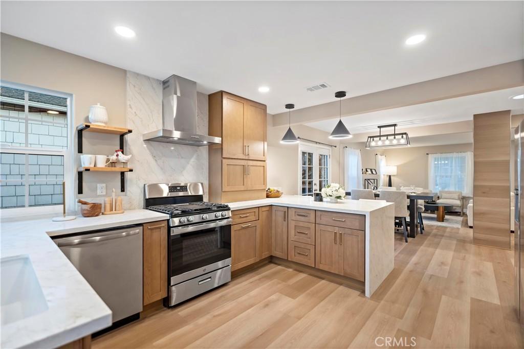 MLS #OC25232738 image #0