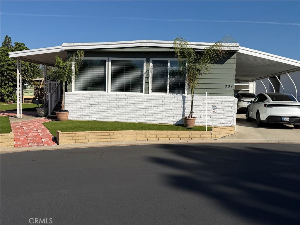 MLS #OC25232945 image #0