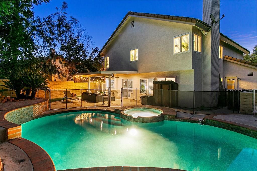 MLS #OC25234151 image #0