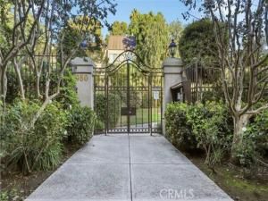 MLS #OC25234292 image #0