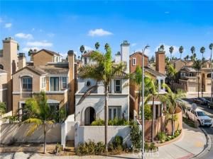 MLS #OC25234313 image #0