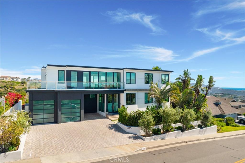 MLS #OC25235140 image #0