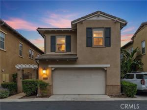 MLS #OC25235342 image #0