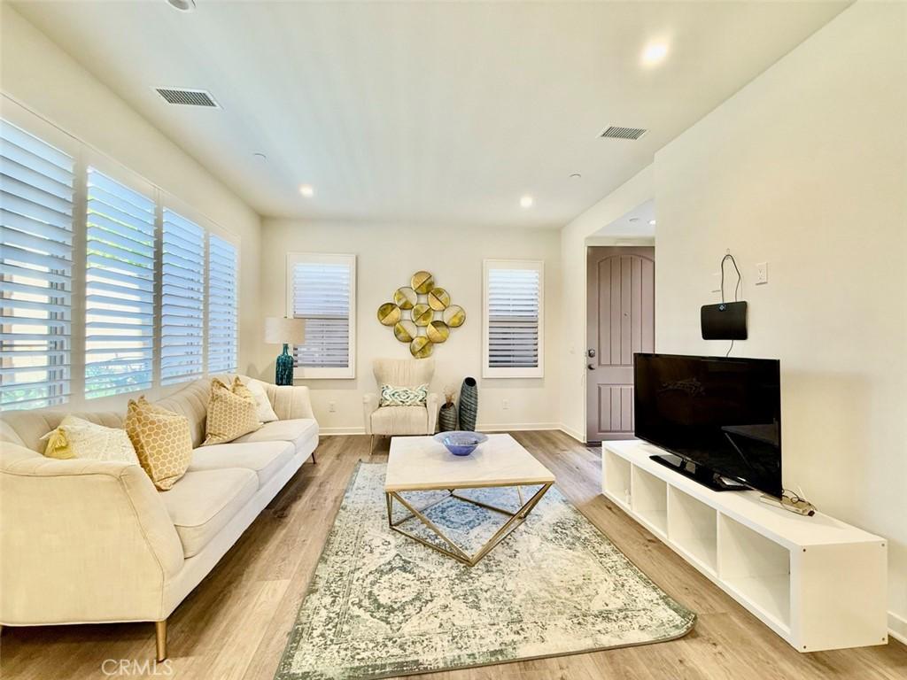 MLS #OC25235874 image #0