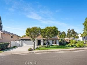 MLS #OC25236177 image #0