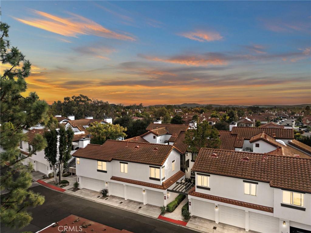 MLS #OC25236179 image #0