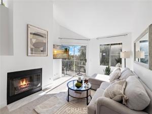 MLS #OC25236179 image #0