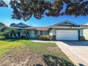 MLS #OC25236293 image #0