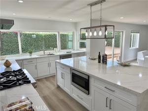 MLS #OC25236517 image #0