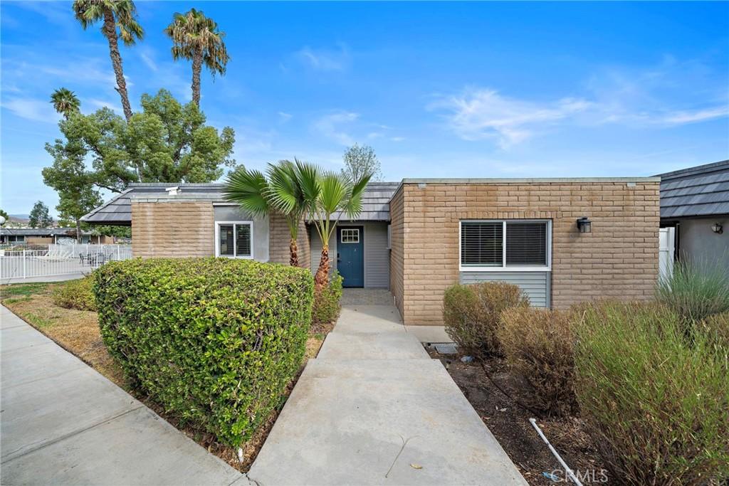 MLS #OC25237163 image #0