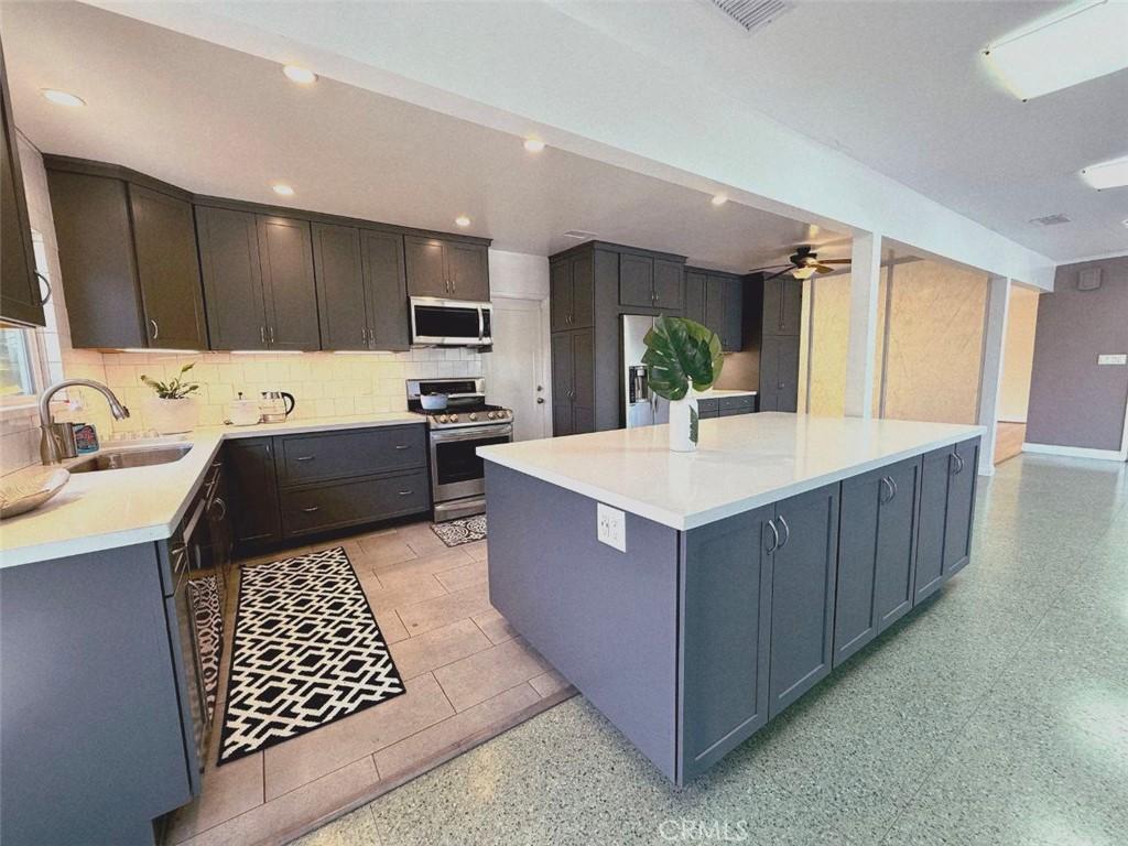 MLS #OC25237407 image #0