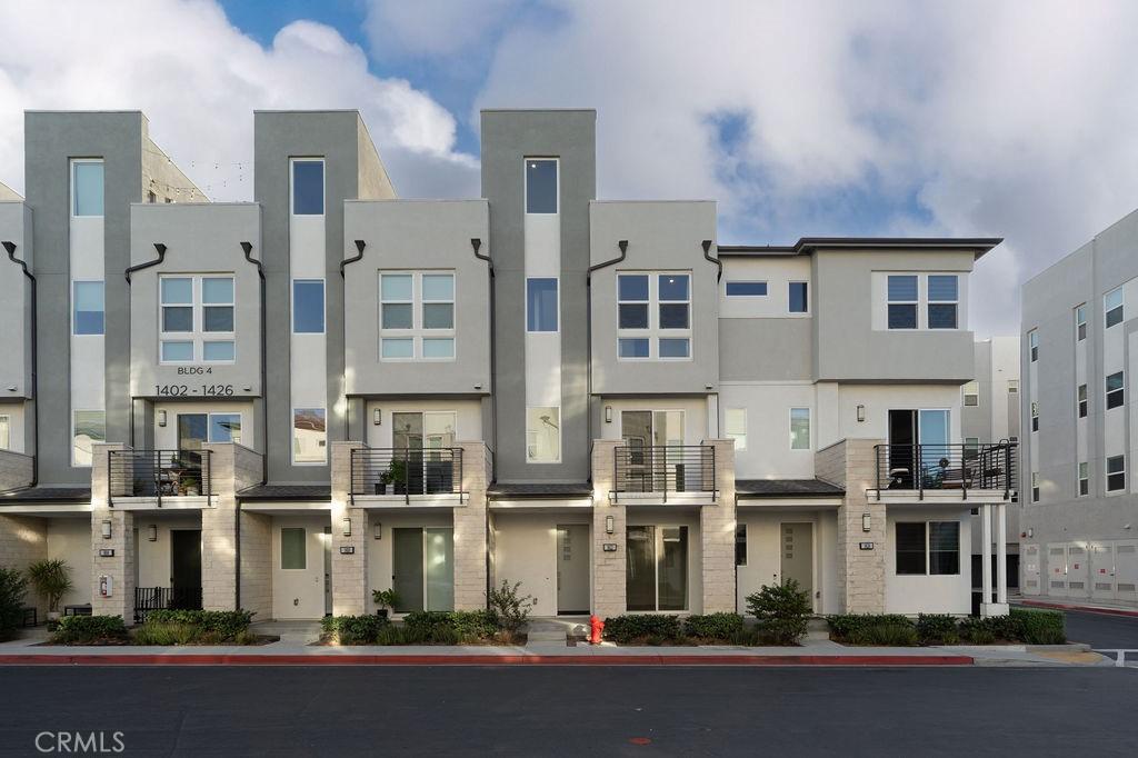 MLS #OC25237821 image #0