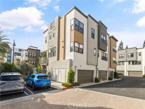 MLS #OC25238105 image #0