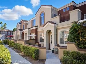 MLS #OC25238191 image #0