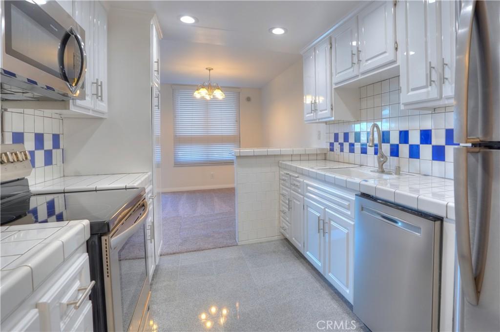 MLS #OC25238308 image #0