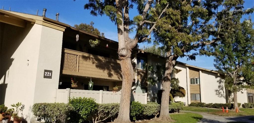 MLS #OC25238688 image #0