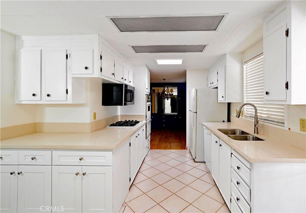 MLS #OC25239161 image #0