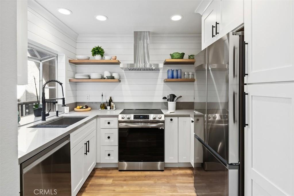 MLS #OC25240246 image #0