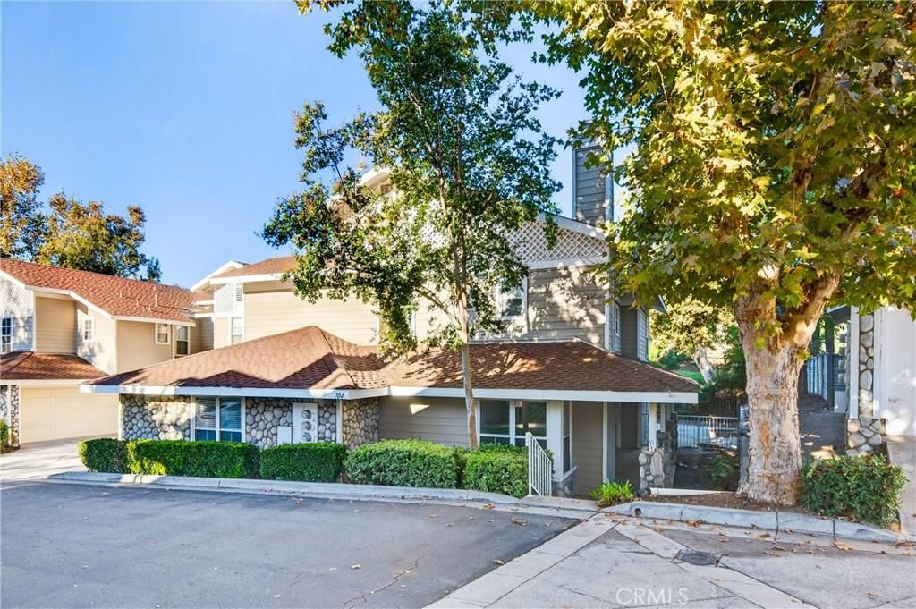 MLS #OC25240279 image #0