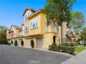 MLS #OC25240331 image #0