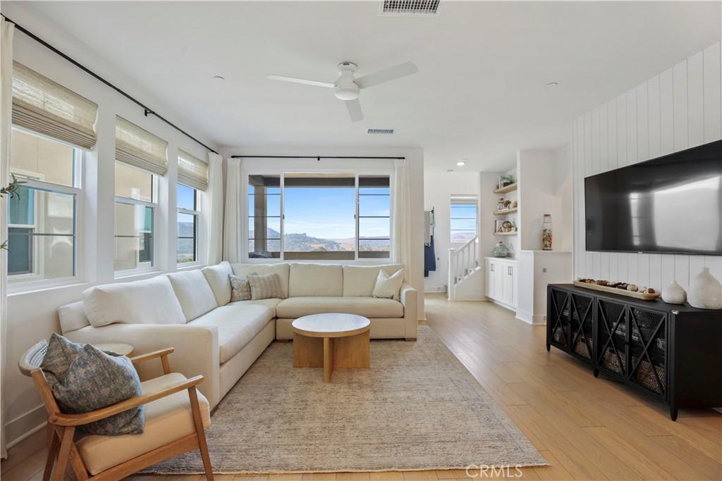 MLS #OC25240501 image #0