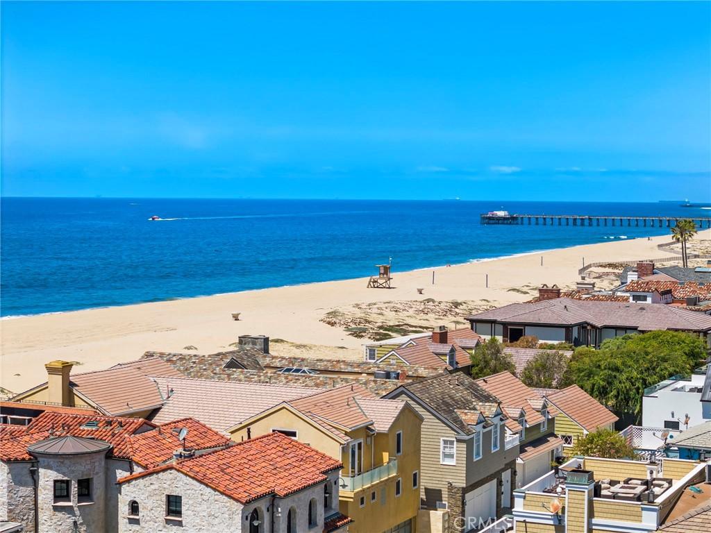 MLS #OC25240561 image #0