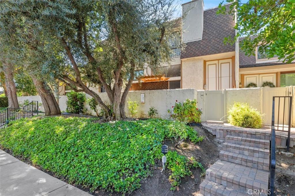 MLS #OC25241046 image #0