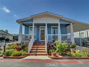 MLS #OC25242063 image #0