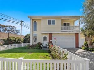 MLS #OC25242134 image #0