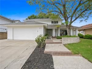 MLS #OC25242202 image #0