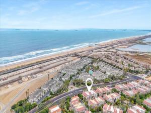 MLS #OC25242633 image #0