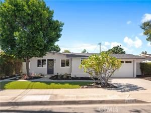 MLS #OC25243333 image #0