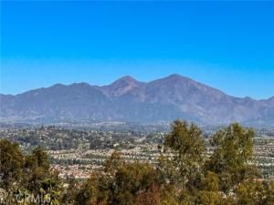 MLS #OC25243490 image #0